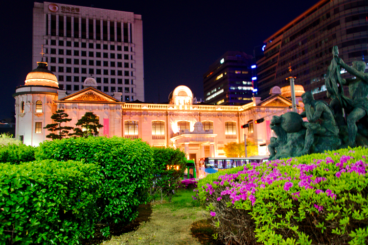 Bank of Korea Money Museum at Night