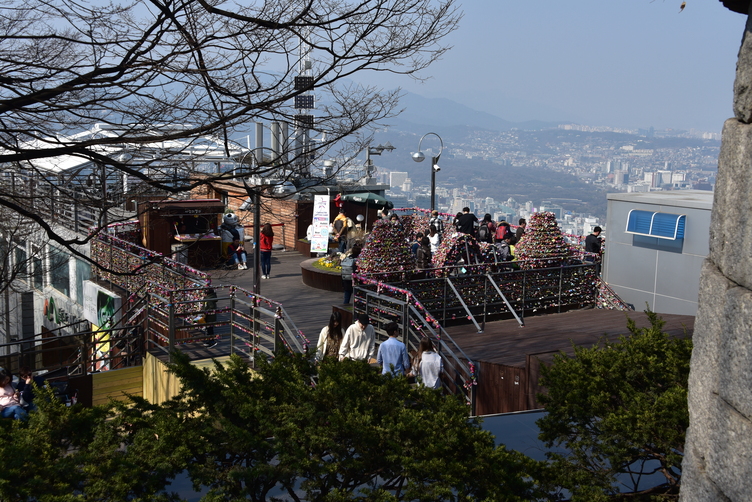 Locks on Guard Rails and Fences on Mount Namsan 