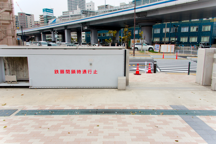 Moveable Gate in Tsunami Barrier at Port of Kobe