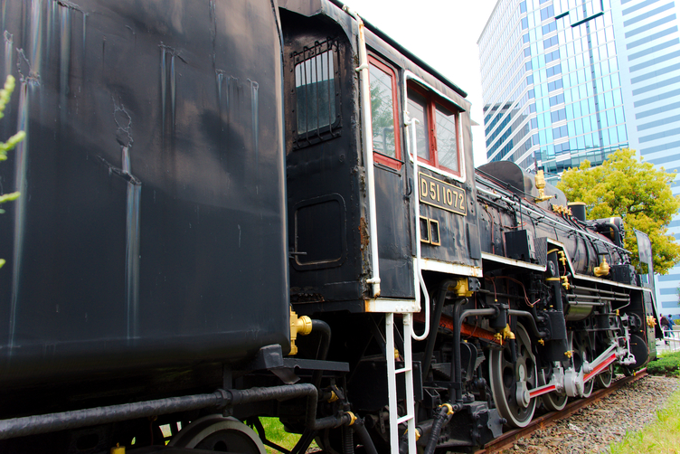 D51-1072 outside Kobe Station