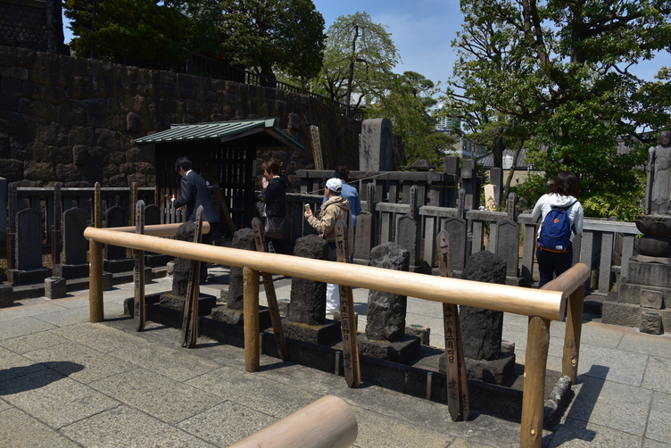 Graves of the 47 Rōnin at Sengaku-ji Temple