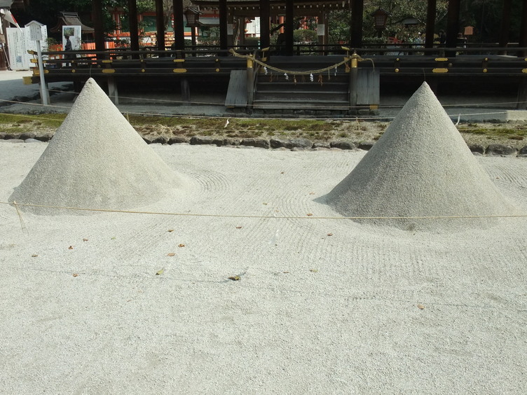 Tatesuna and Saiden at Kamigamo Shrine, Kyoto